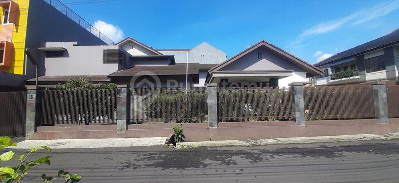 Rumah Gaya American Classic Semi Furnished 7 Kamar tidur 6 Kamar Mandi Garasi Carport   Bangunan Kokoh Bersih Terawat di Tubagus Ismail Dago Bandung