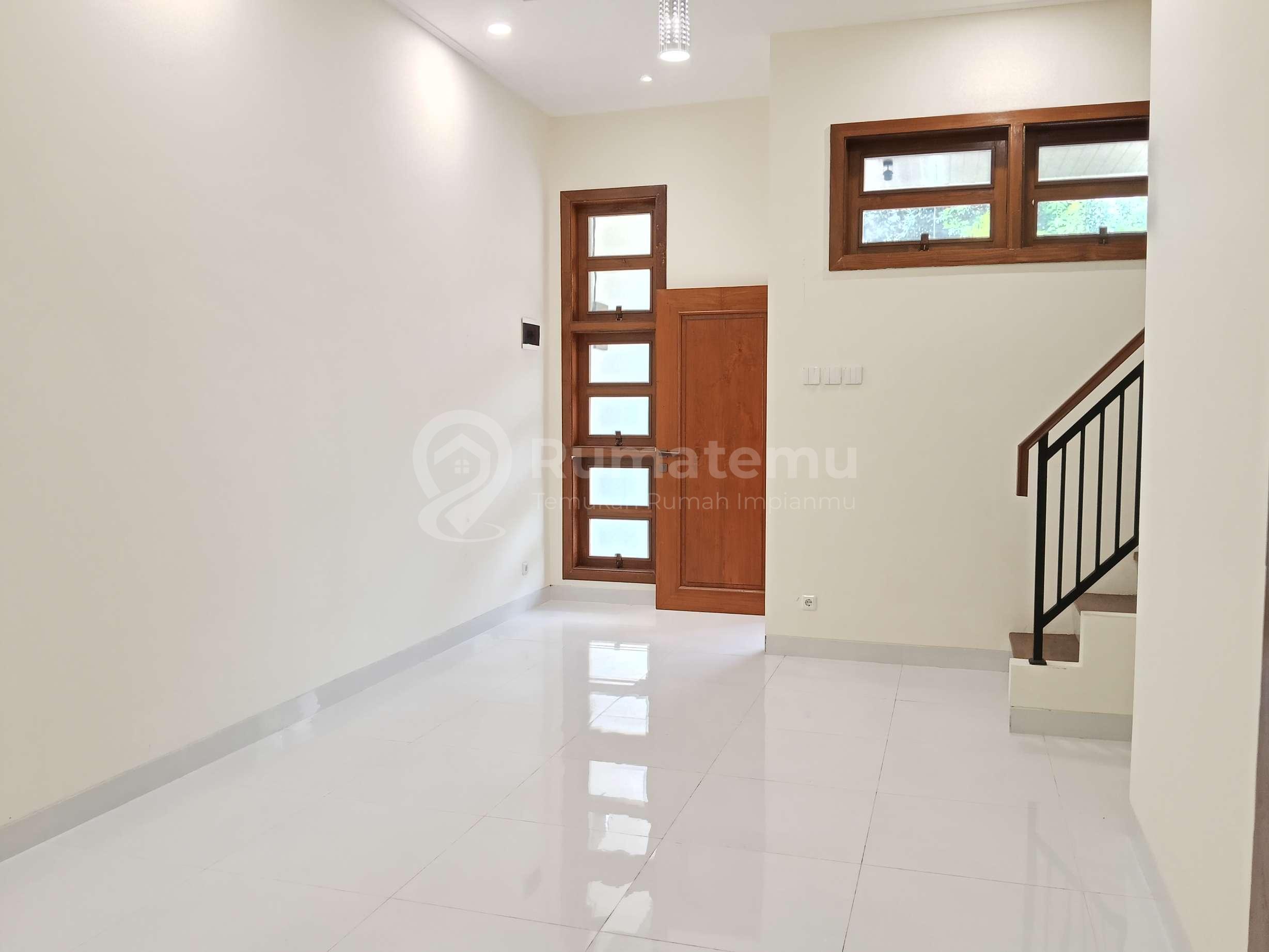 Dijual rumah nyaman lokasi strategis dekat Sektor 9 Bintaro MT 0246
