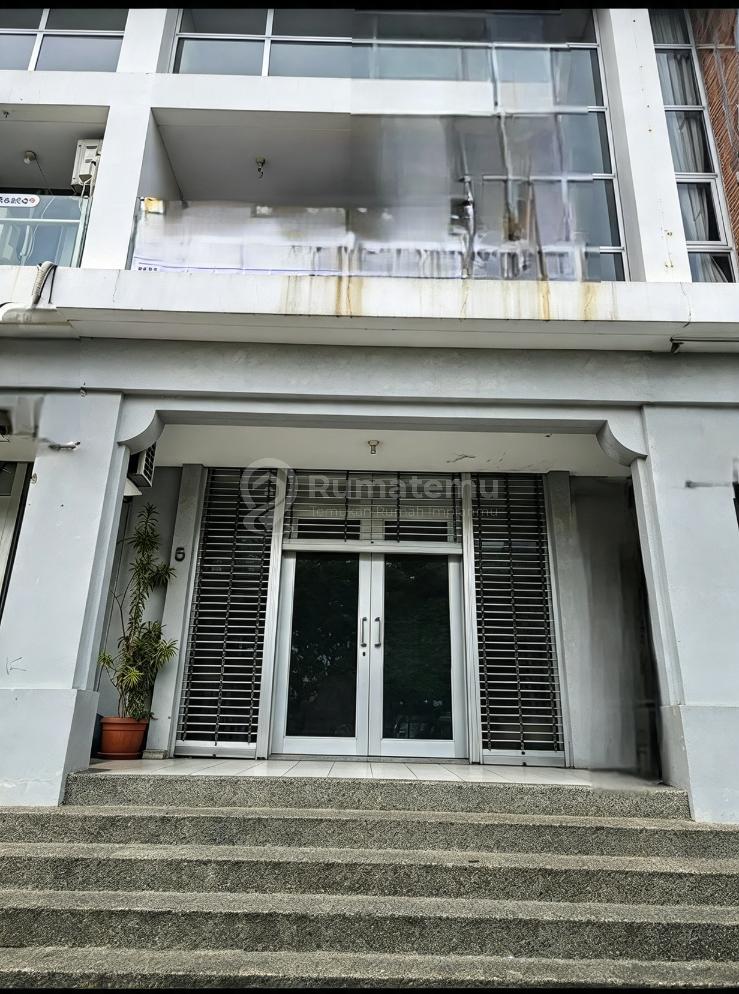 Dijual Ruko Full Renovasi 2,5 Lantai Main Road Kbp Lt 141/170, Siap Bisnis, Lingkungan Premium & Fasilitas Lengkap, Lingkungan asri + taman bermain.