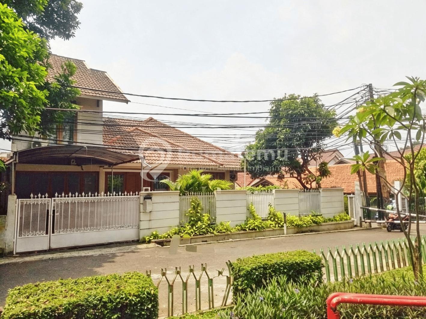 Jual Rumah Hook Lokasi Strategis Lingkungan Asri Terletak di Jati Padang, Pasar Minggu, Jakarta Selatan