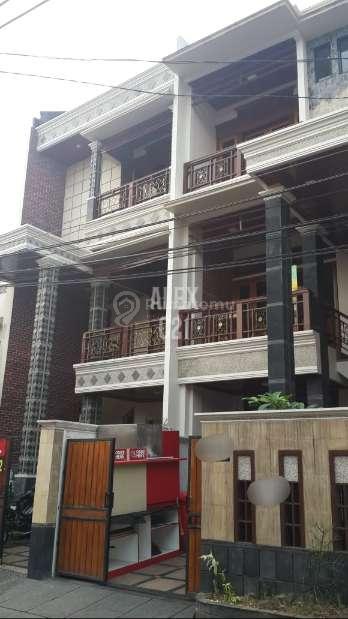 Dijual Town house Siap huni Private terrace in master bedroom Rooftop with balcony Pejaten Barat, Pasar Minggu, Jakarta