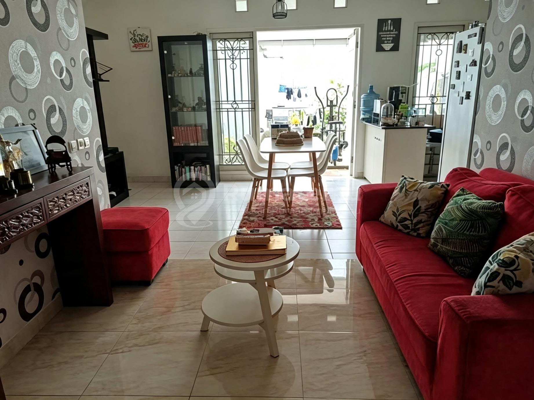 Dijual Rumah Lokasi Strategis Dan Bagus di Taman Chrysant