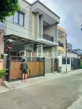 Rumah 2 Lantai Cantik Siap Huni Strategis Griyaloka Bsd