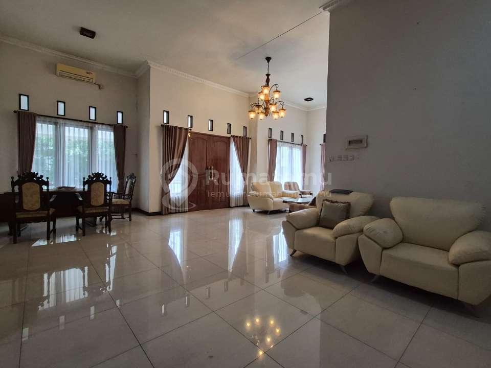 DIJUAL / DISEWA :  Rumah Asri, Luas dan Murah (Hitung Tanah) di Cluster Elit di Bintaro Jaya Sektor 9 Tangerang Selatan.