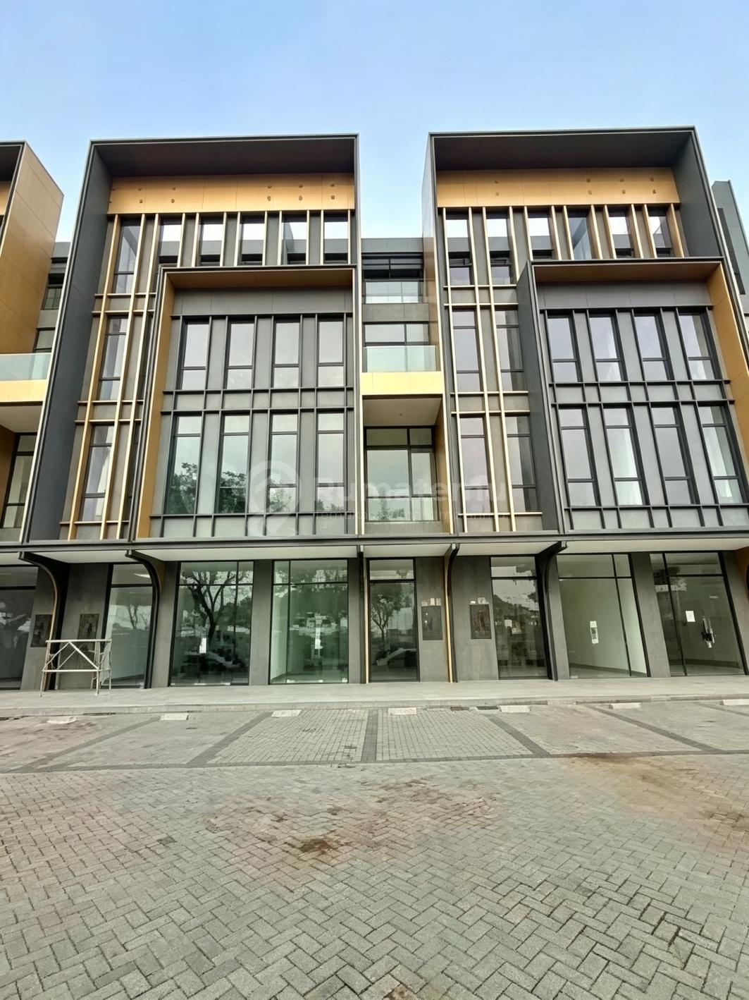 Gedung di Icon,Hadap Jalan, Free Parkir, Ada Lift