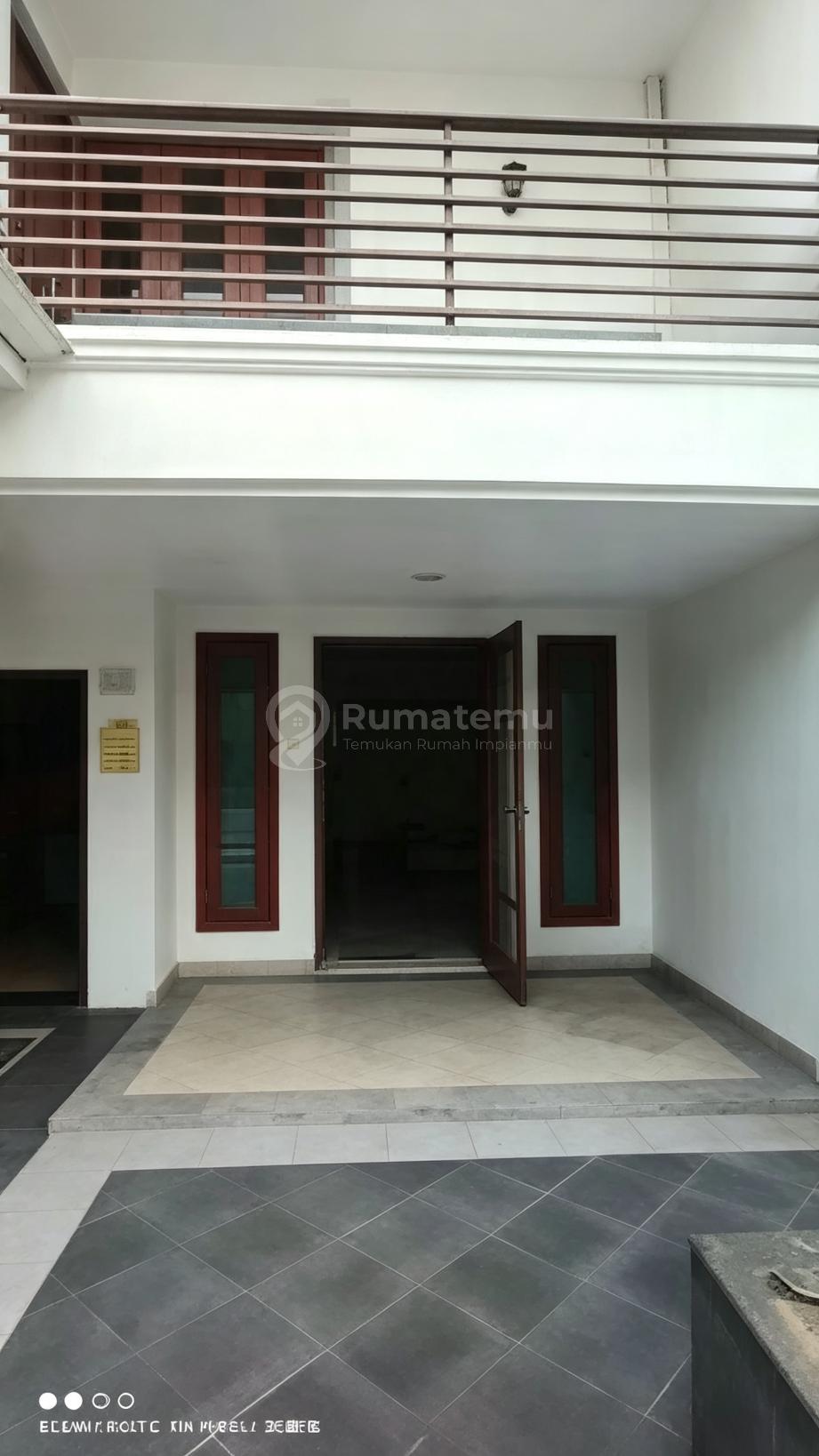 Sewa Cepat Rumah Rapi 2 Lantai di Kelapa Puan