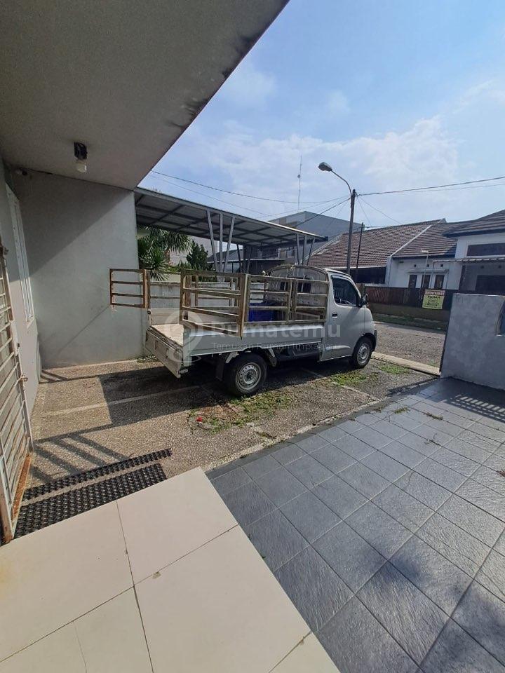 DIJUAL / DISEWAKAN Rumah Hook Strategis di Taman Holis Indah 2 – Bandung