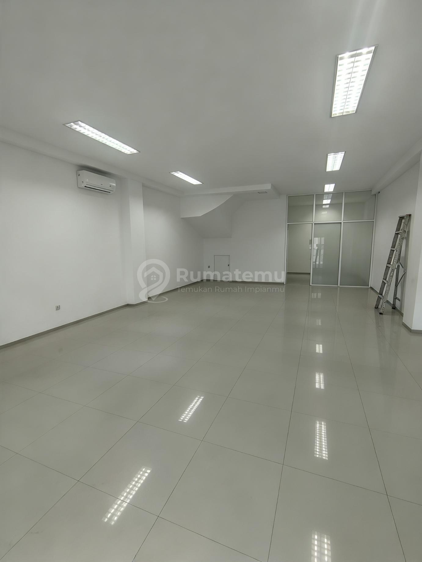 Dijual Ruko 3 Lantai Parkiran Besar di Gading Kirana - Kelapa Gading