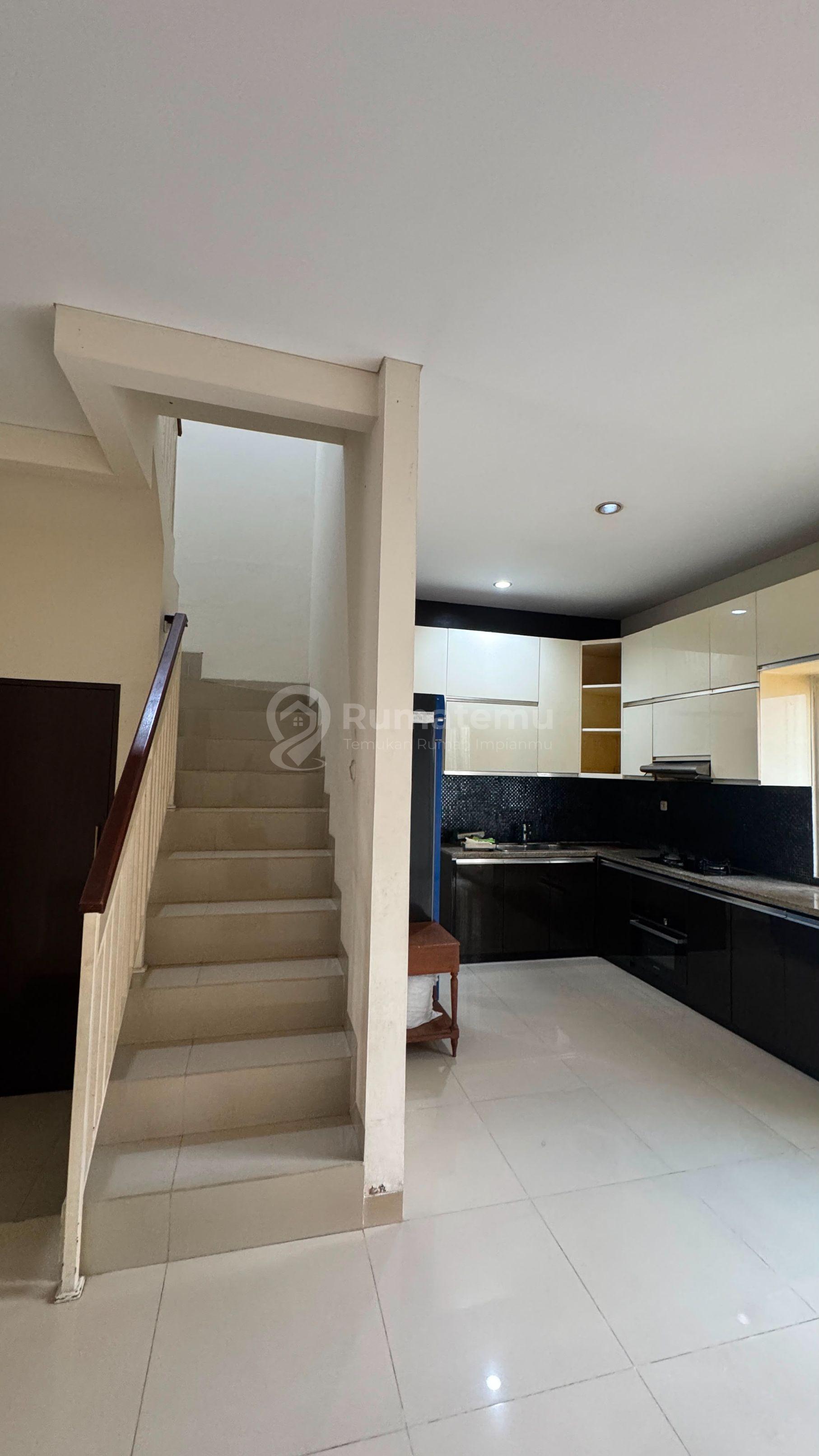 Dijual rumah 2 lantai di Bintaro Residence 39, Ciputat Timur, Tangerang Selatan