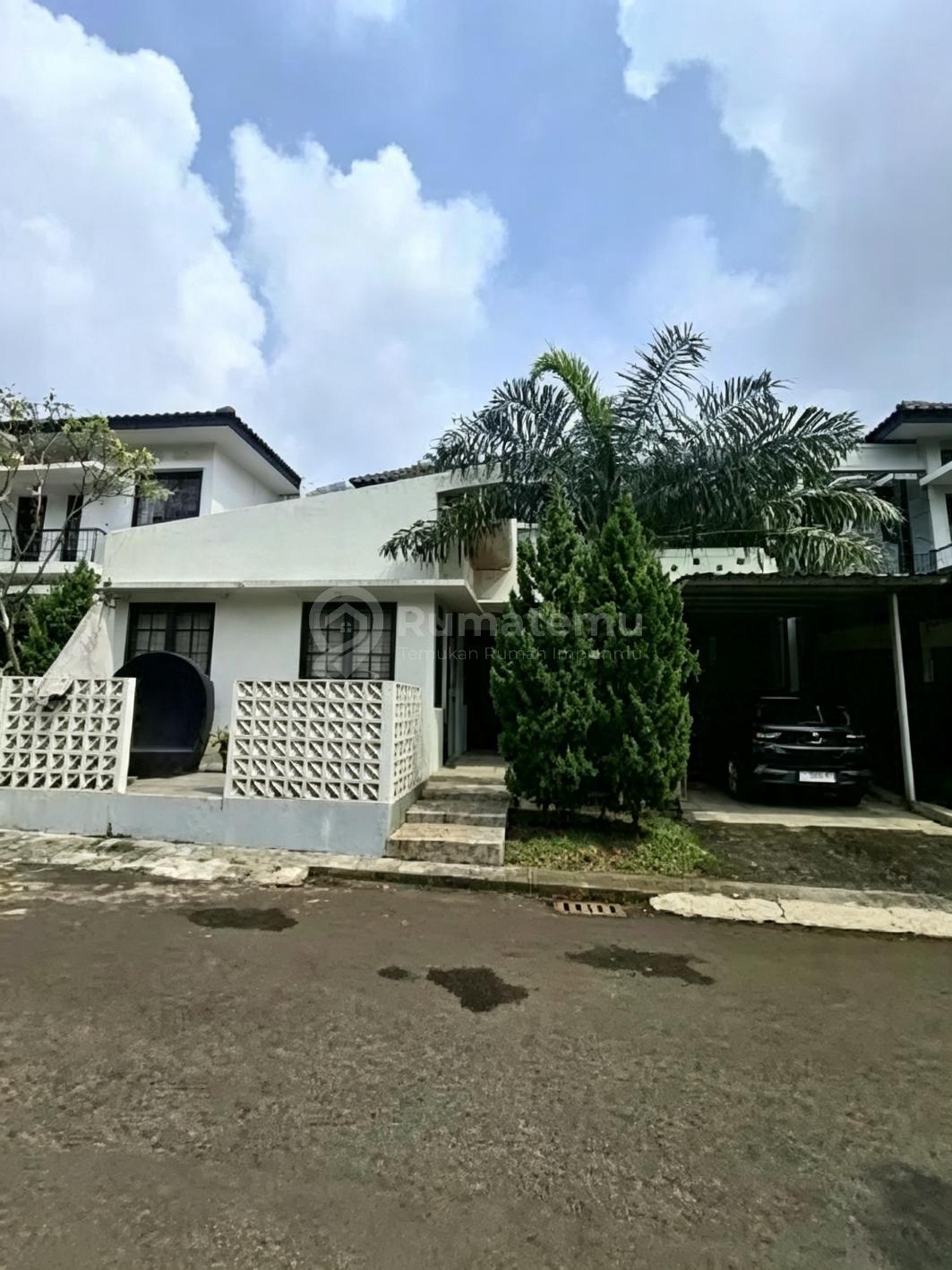 Rumah Secondari Dalam Cluster di Legenda Wisata