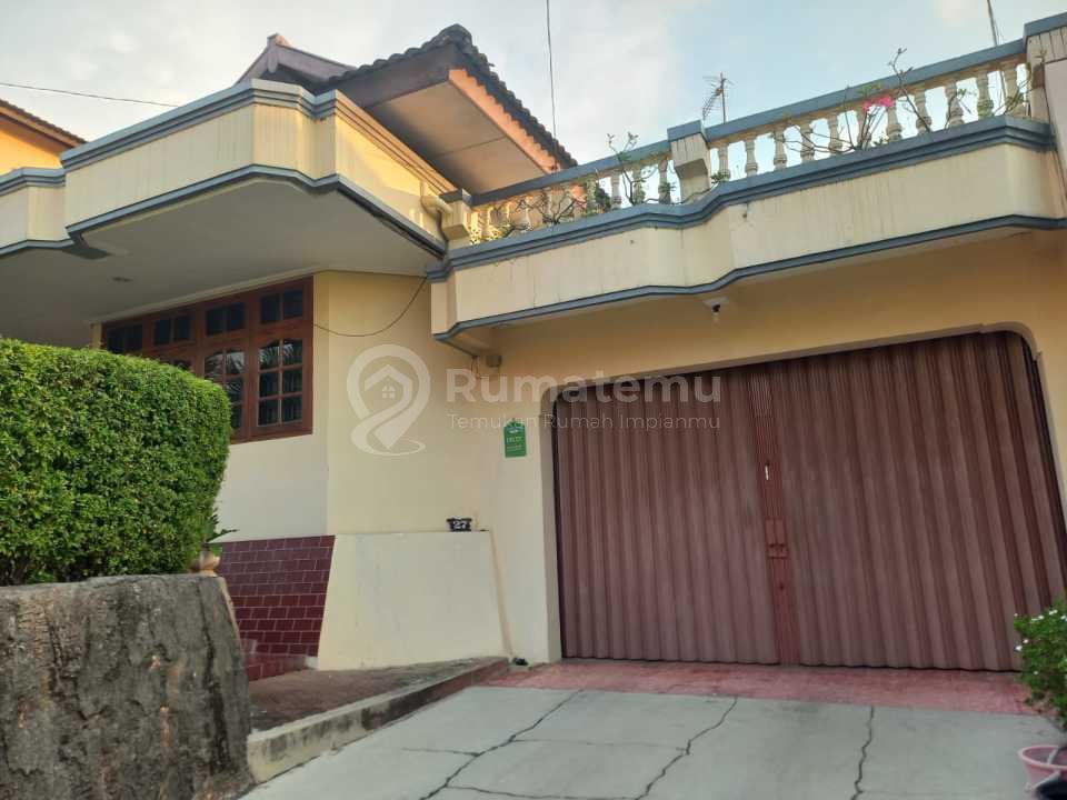 Rumah Megah di Jalan Utama Kalibanteng Kidul Semarang Barat