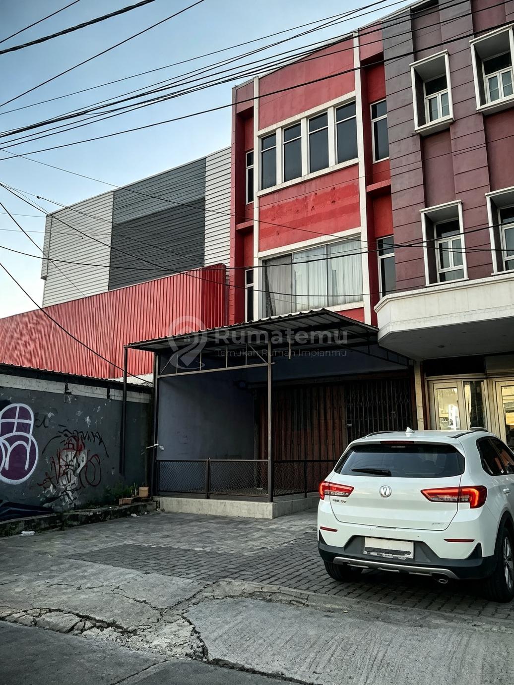 Ruko Bagus 3.5Lantai di Rawabuntu Jalan Raya Sebelah Payakumbuah