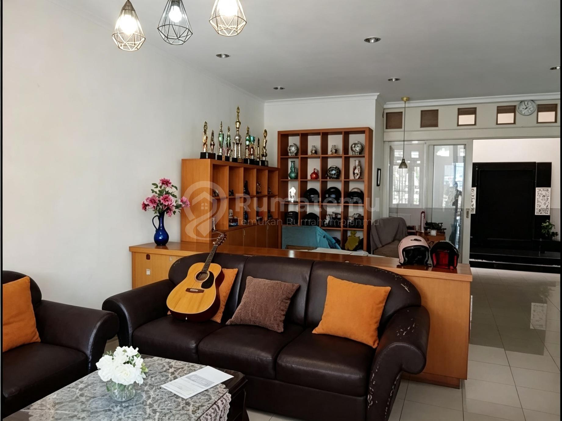 Dijual Rumah Furnished, Daerah Kelapa Gading (KG005215)