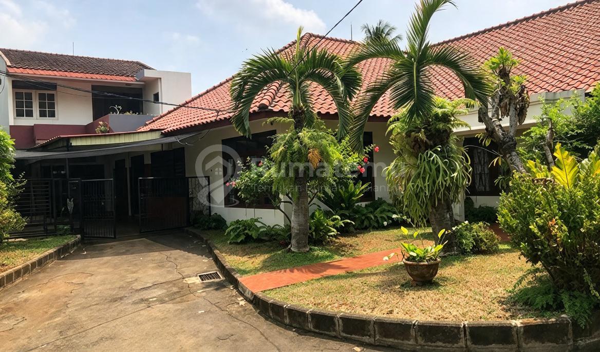 Dijual Rumah Tua Hitung Tanah Lokasi Strategis Sertifikat SHM