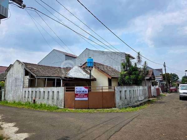 Rumah Huk Griya Loka Parkir Luas BSD, Tangerang Selatan