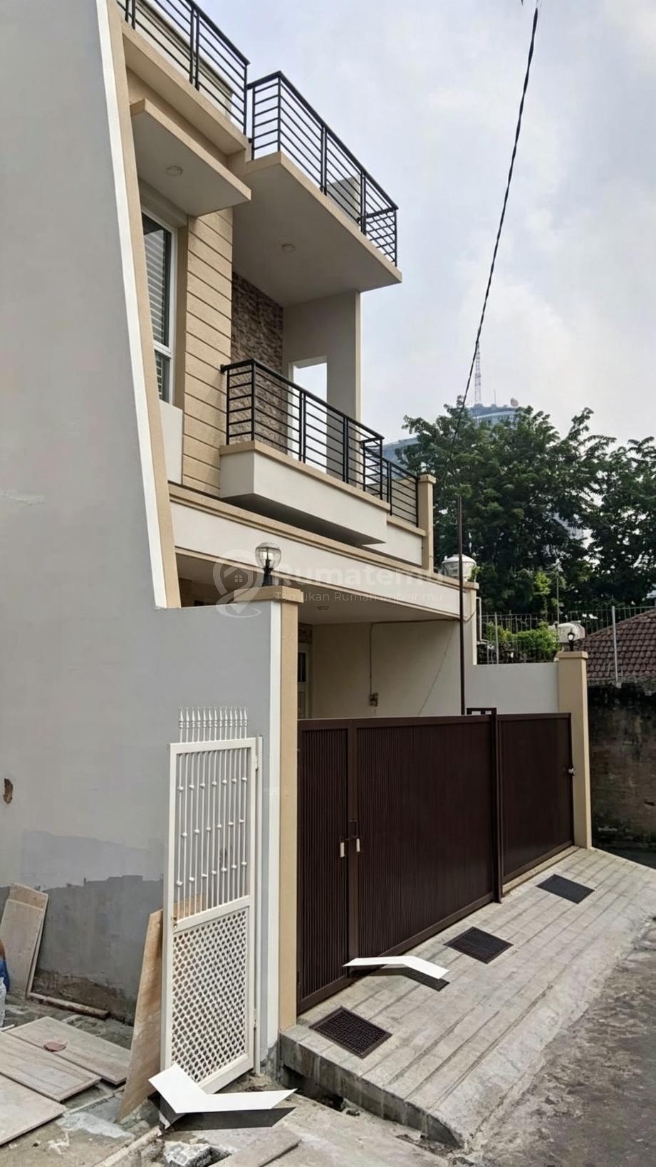 Jual rumah BU Taman Meruya ilir akses 2 mobil di dalam perumahan, Kembangan, Jakarta Barat