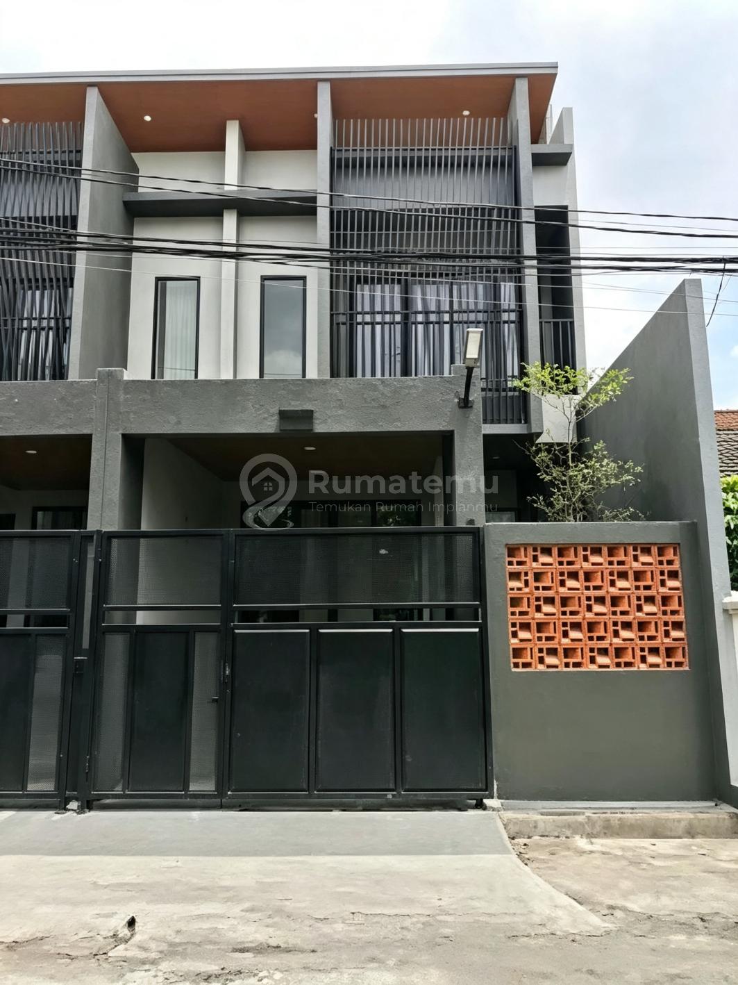 Rumah Baru Cakep Poris Indah Siap Huni Dekat Green Lake