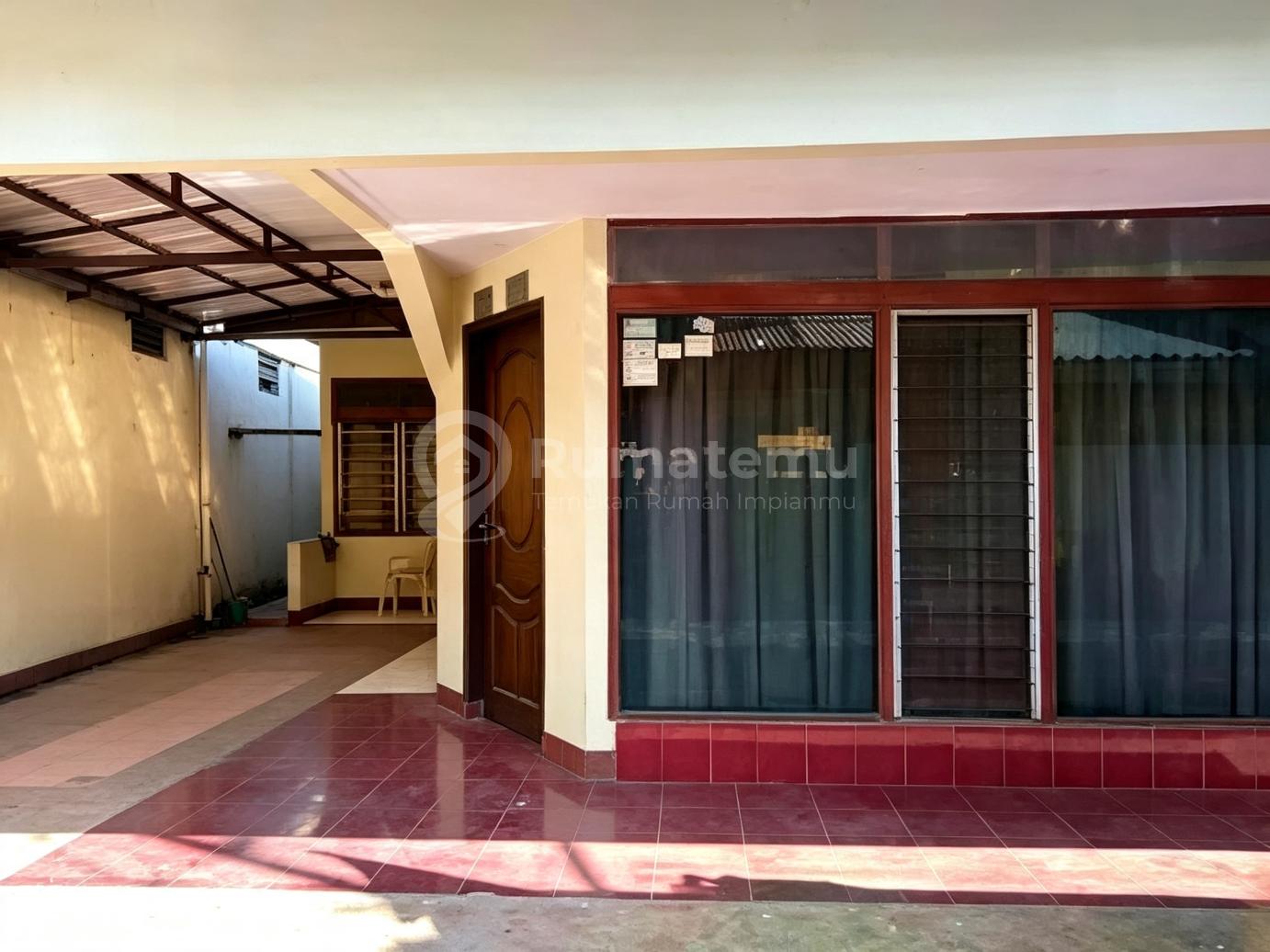 Rumah Akses Mobil Masuk Gang area Otista Dalam Perumahan, 30 meter ke Jalan Raya Otista, Surat Masih HGB