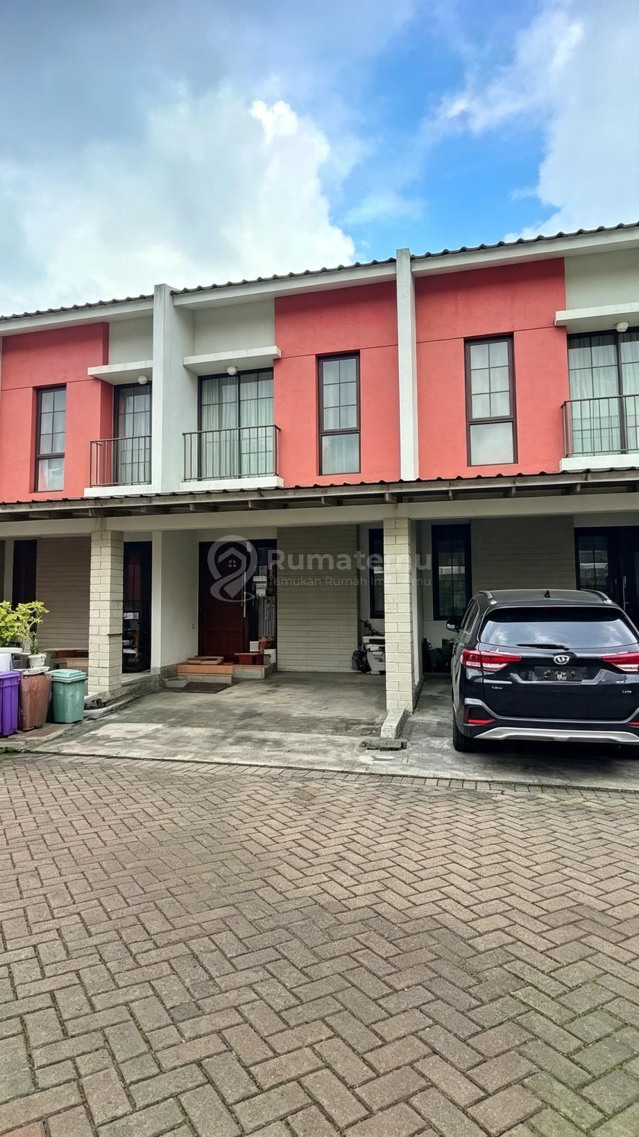  Rumah dua lantai siap huni Green Village Cipondoh Tangerang