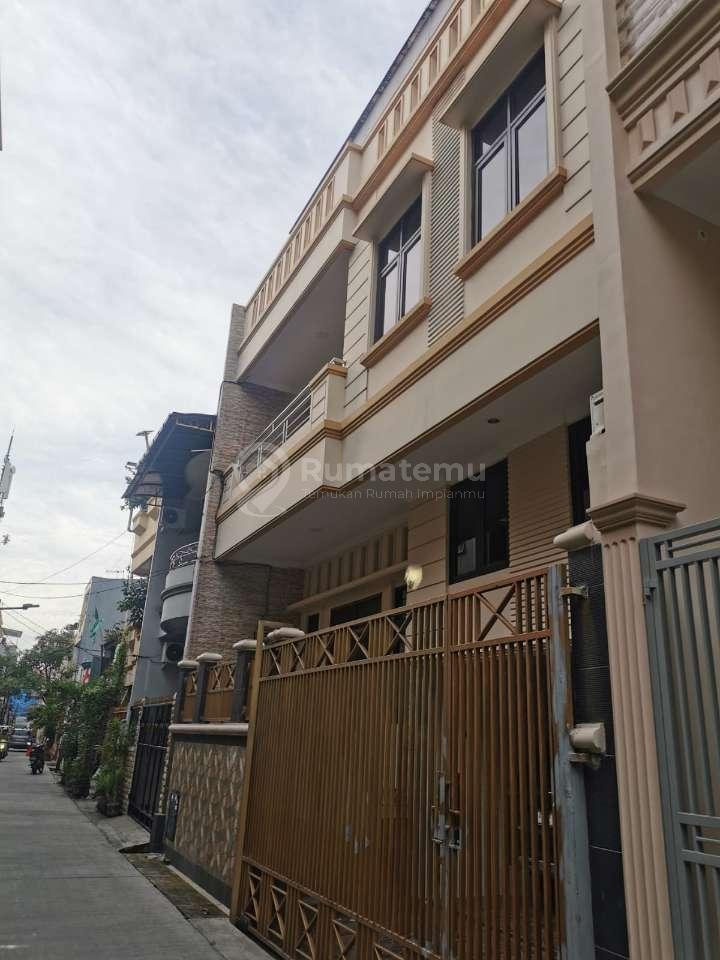 Dijual rumah cantik Akses jalan 2 mobil dipademangan Timur, Jakarta Utara