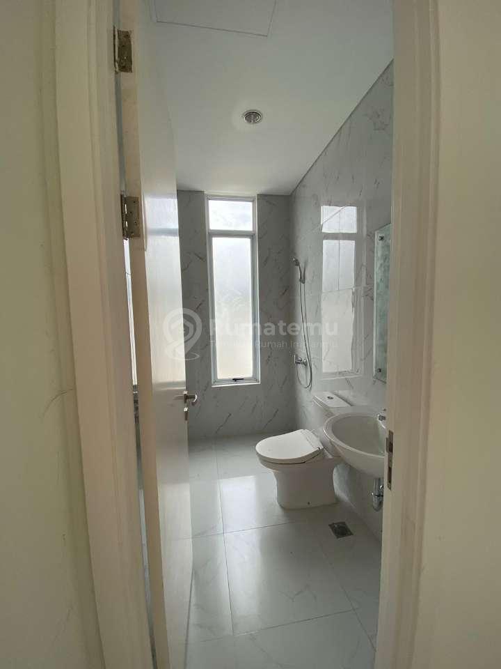DISEWAKAN RUMAH KOSONGAN NEW HOUSE SIAP ISI @RUMAH LAVON SWAN CITY