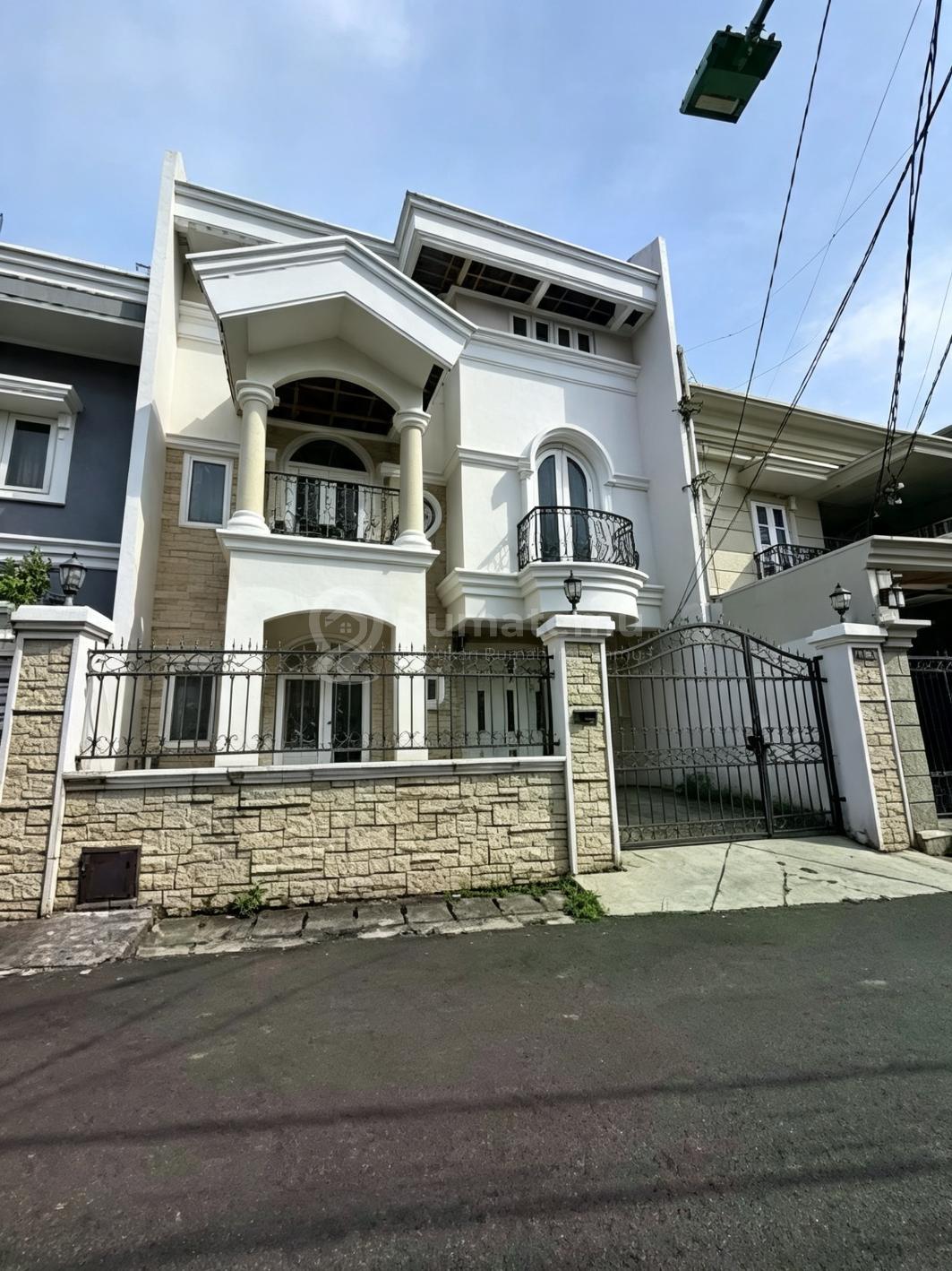 Rumah Secondary Dalam Komplek Cipinang Elok