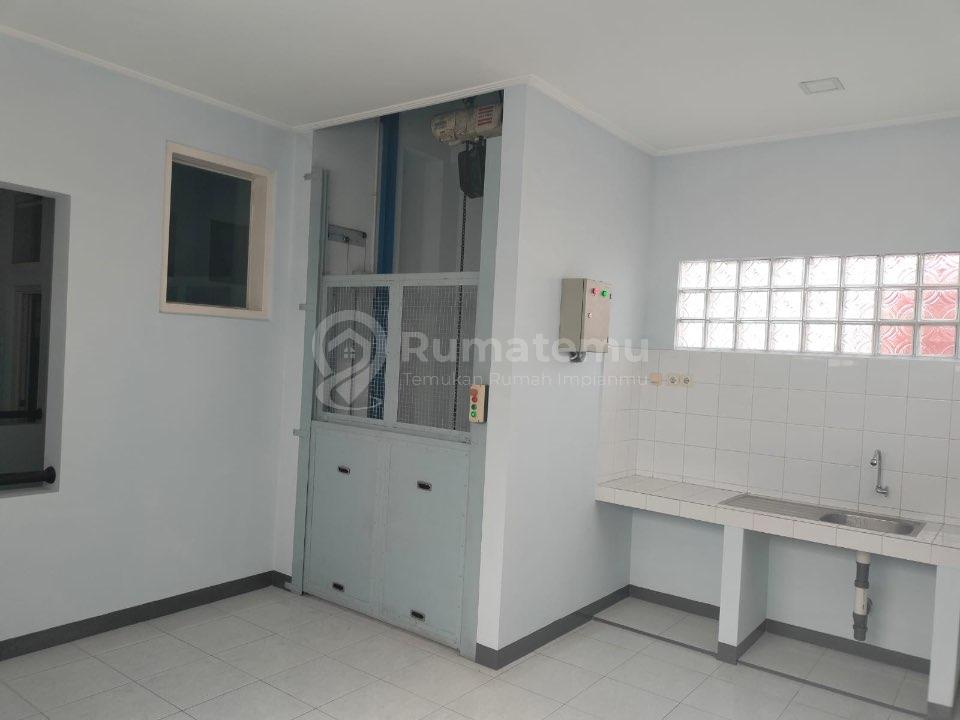DIJUAL Ruko 2 Lantai Cocok Untuk Gudang – Taman Kopo Indah 3  Spesifikasi: