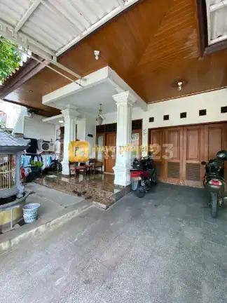 Rumah Bagus Cocok untuk Kantor di Jalan Utama Komplek Kayuringin
