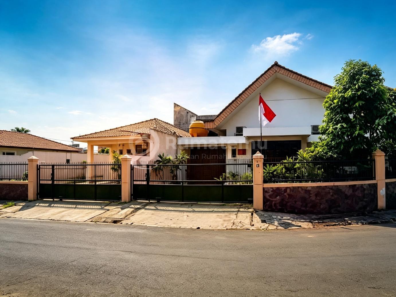 Dijual Rumah Lama Masih Layak Huni Area Senopatijl. Cibulan Kebayoran Baru Jaksel