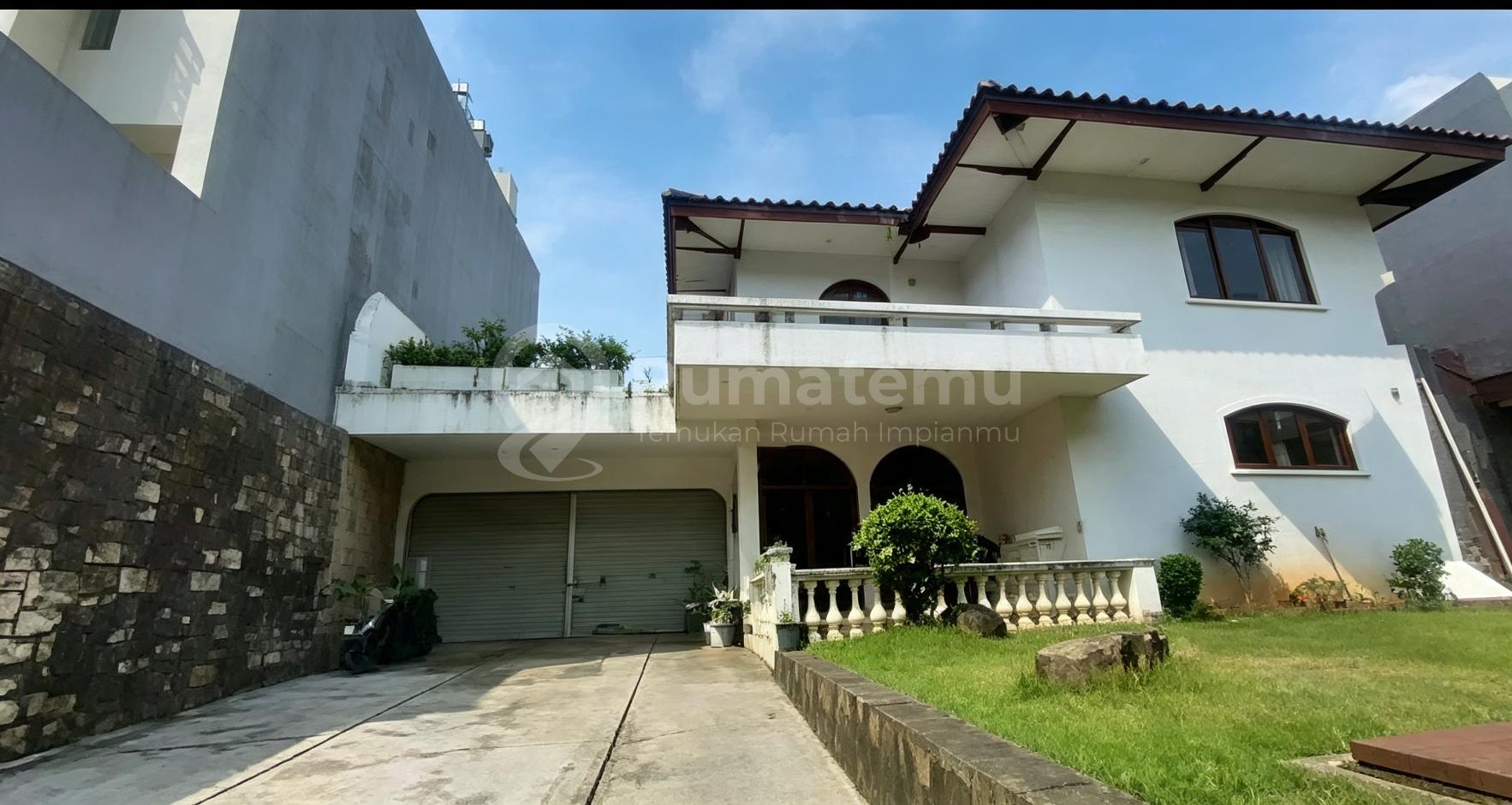 Rumah Lama Lebar 20 Meter di Kompleks Elit Permata Hijau