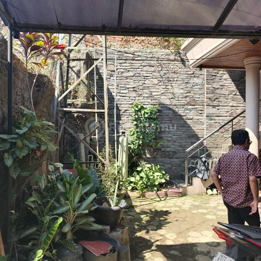 DIJUAL — RUMAH 3 LANTAI STRATEGIS PINGGIR JALAN RAYA PAGARSIH BARAT, BANDUNG