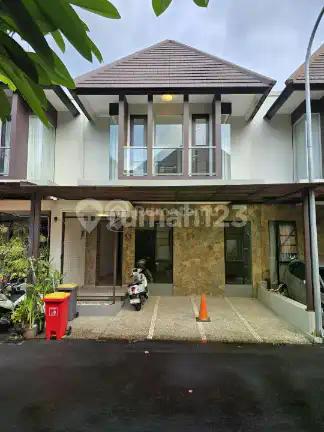 Rumah Terawat Dalam Townhouse di Condet