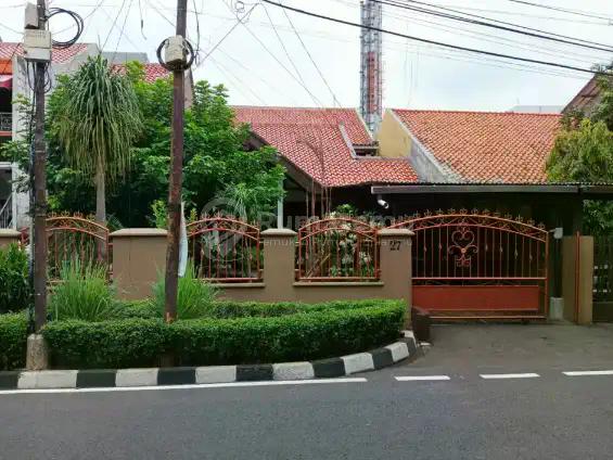 For Sale:  Rumah Asri Dekat Masjid, Bebas Banjir di Komplek Benhil, Jakarta Pusat  Lokasi IStimewa,