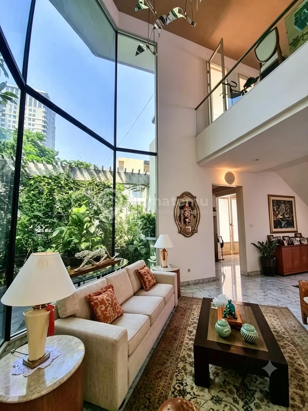 RUMAH DI PERMATA HIJAU JAKARTA SELATAN!