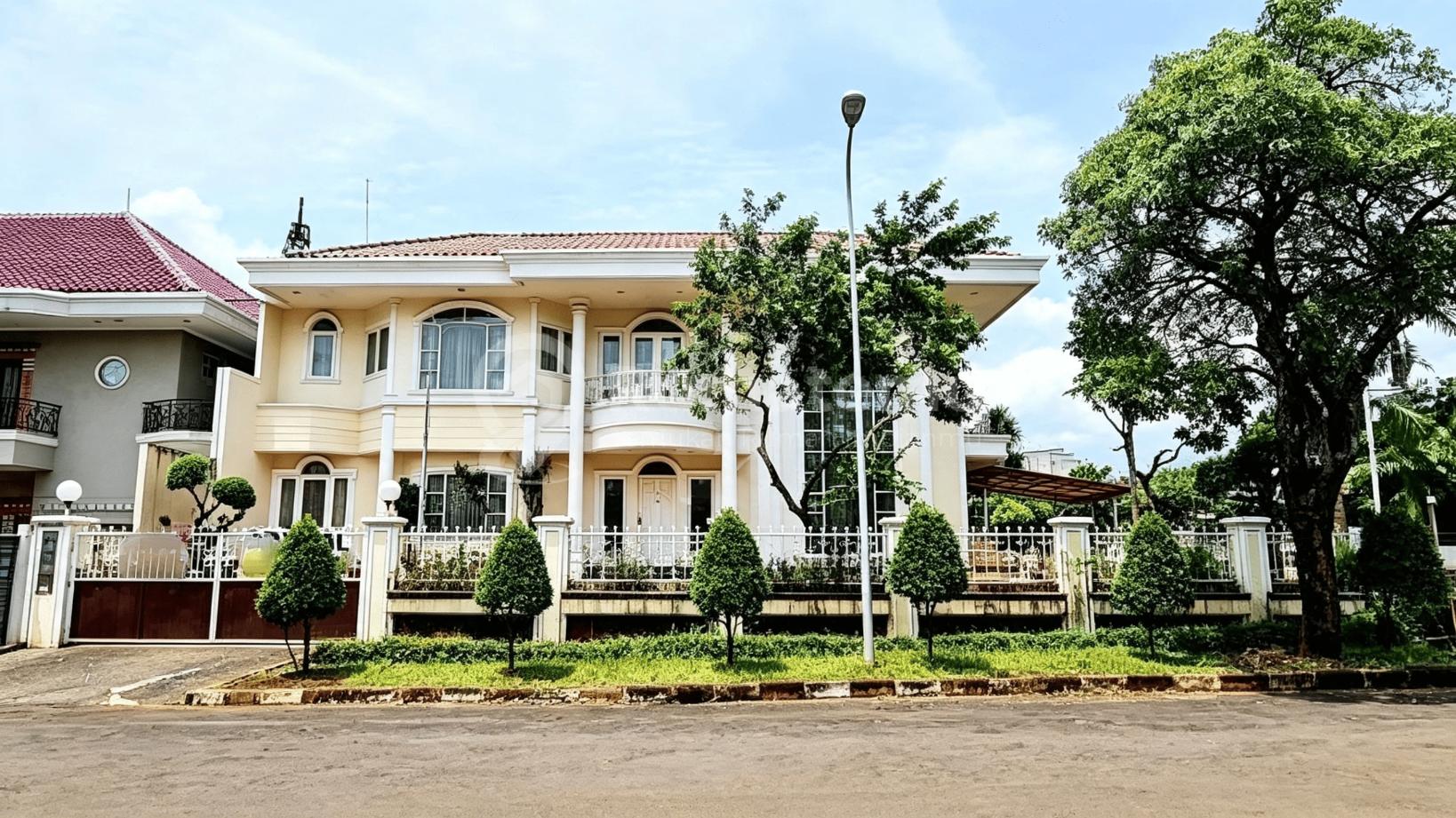 Jual Komplek Mewah Semi Furnished Lokasi Rumah Sangat Strategis Kebun Jeruk Intercon, Kebon Jeruk, Jakarta