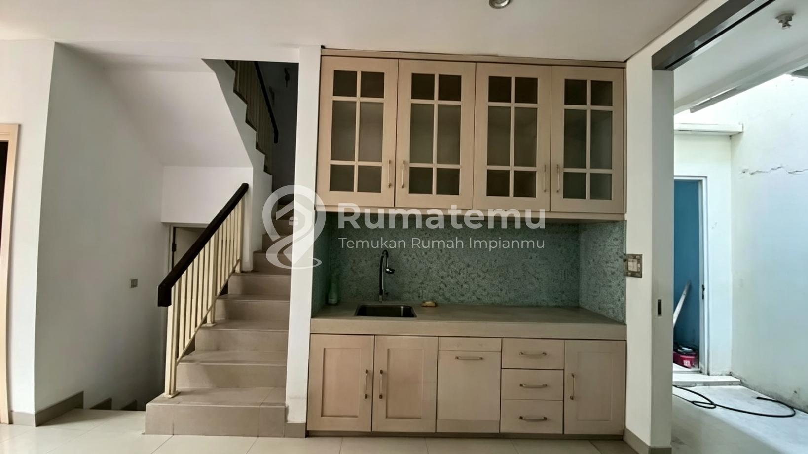 Dijual Rumah Semi Furnished @Golf Lake Residence, Jakarta Barat