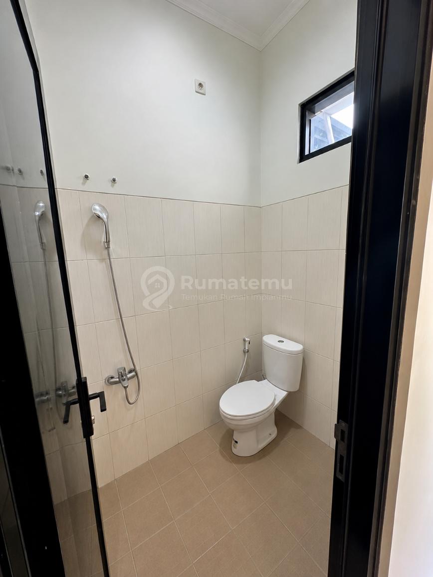 Disewakan Ruko Private Village - Jalan Utama Cikoneng