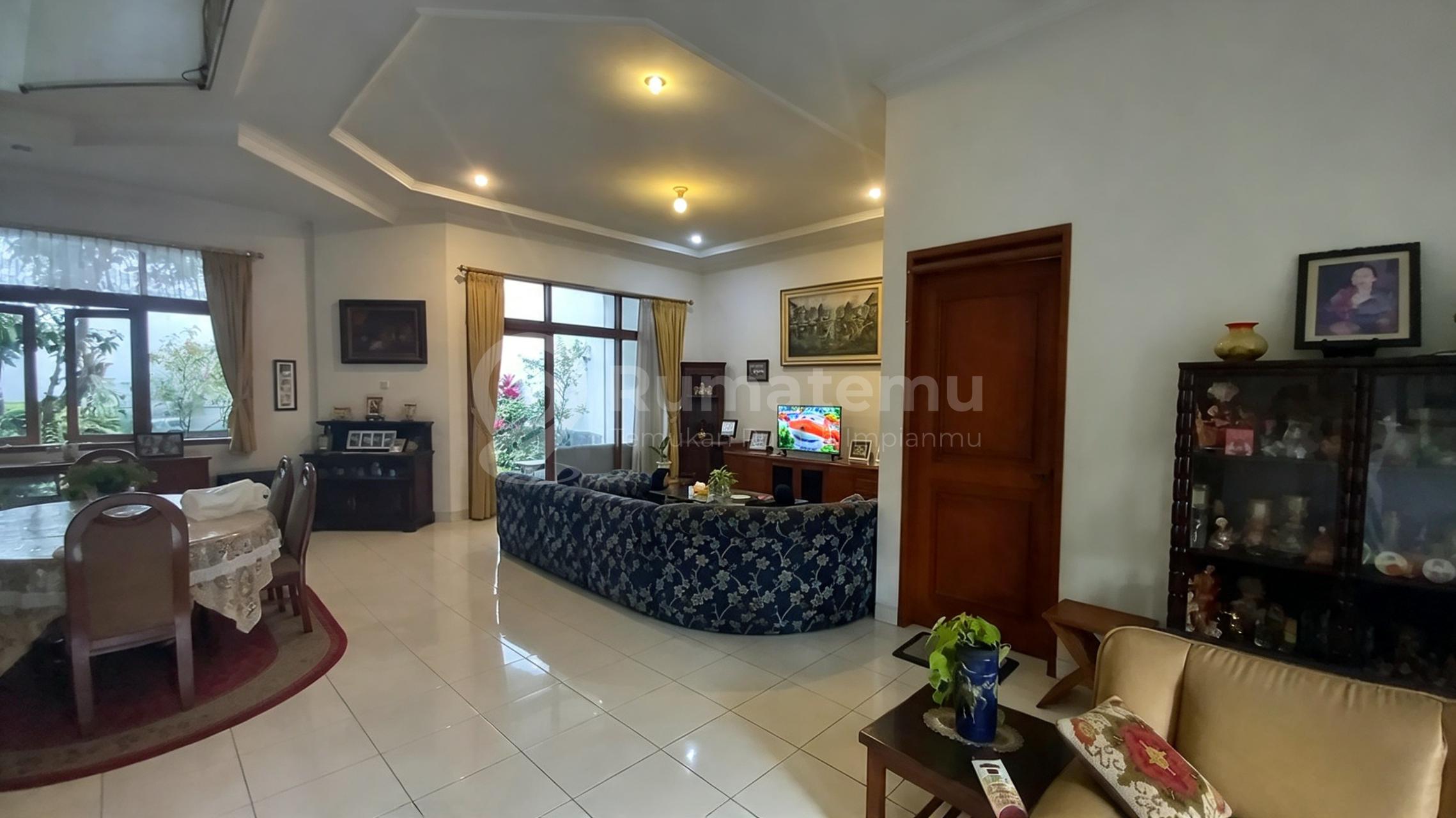 Dijual Rumah Mewah Rasa Villa Sejuk Alami dengan 6 BR Rare Item Setiabudi – 1 Menit ke Main Road Setiabudi Bandung