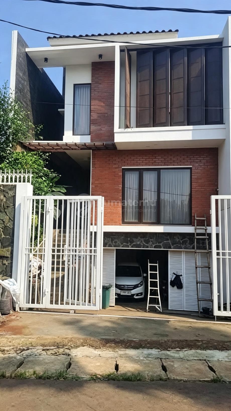 Dijual Murah Rumah Dpn Lap.bola di Ciater Serpong Tangsel