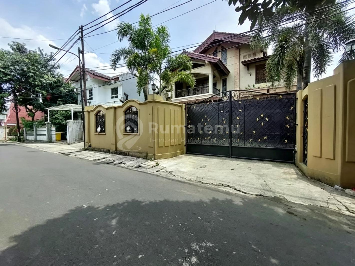 Rumah Siap Huni Semi Furnished, 400 Meter ke Jln Bambu Apus Raya