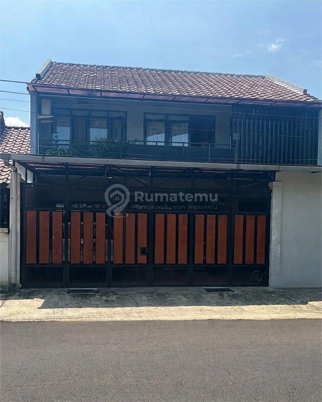 Rumah Modern Tropis Minimalis Siap Huni 4 Kamar Tidur 3 Kamar Mandi Carport  Harga Termurah Dekat Pasar Modern dan Sport Club di Batununggal Bandung