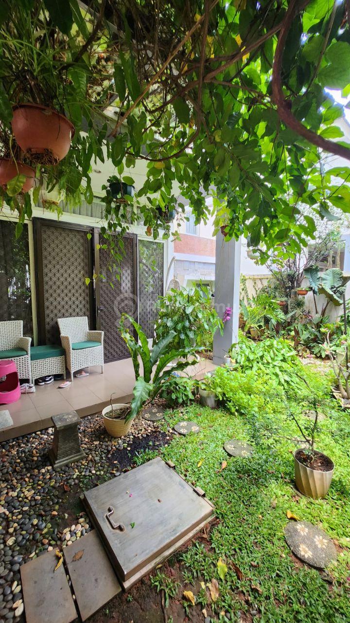 Rumah Cantik Siap Huni + Private Pool! 6 AC, 2 Water Heater, Listrik 7.700 VA, SHM di Metland Menteng — 3,8 M Nego!