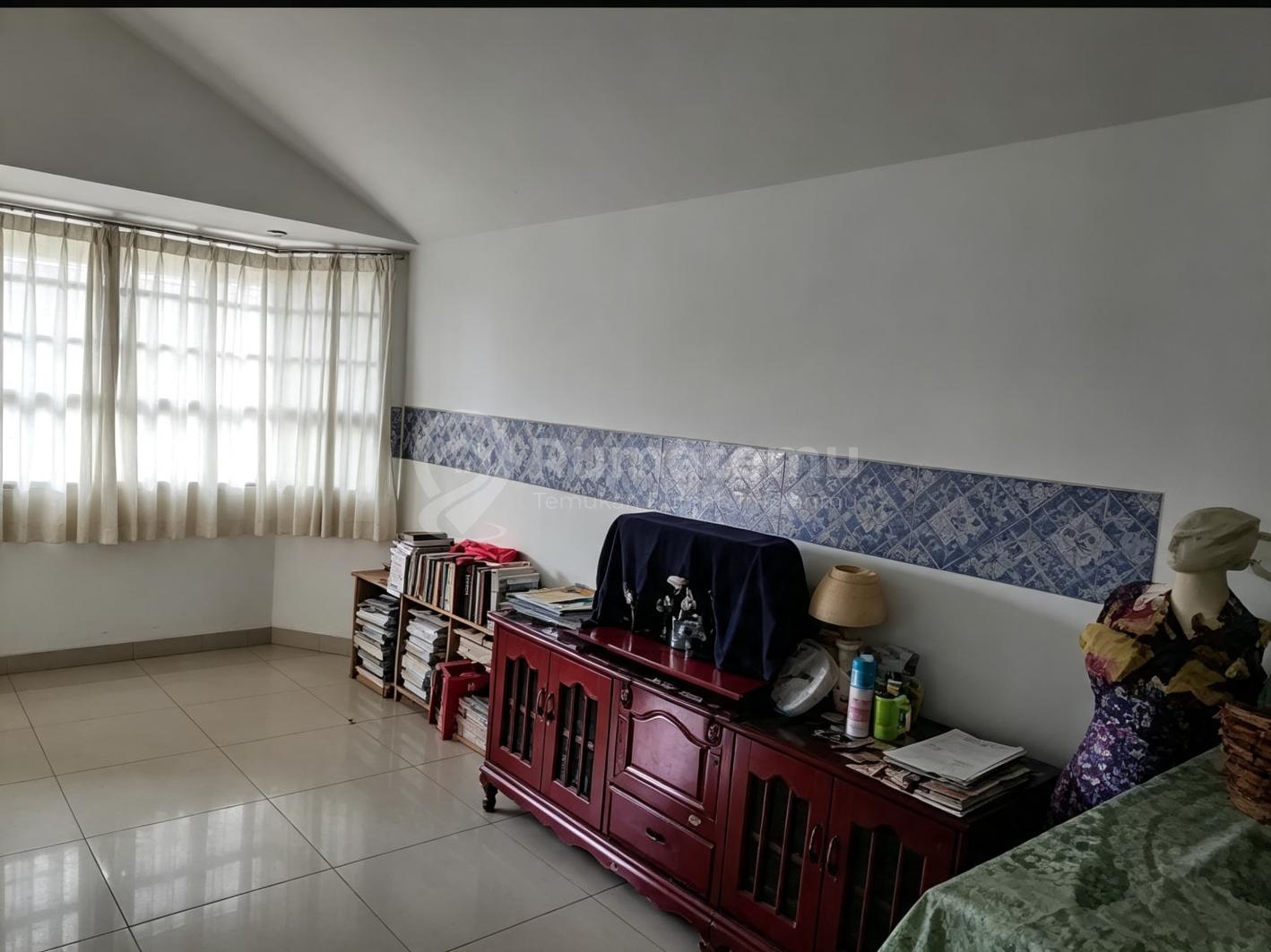 Dijual Rumah siap huni cocok untuk rumah pribadi atau kantor di daerah Pesanggrahan Jakarta Selatan