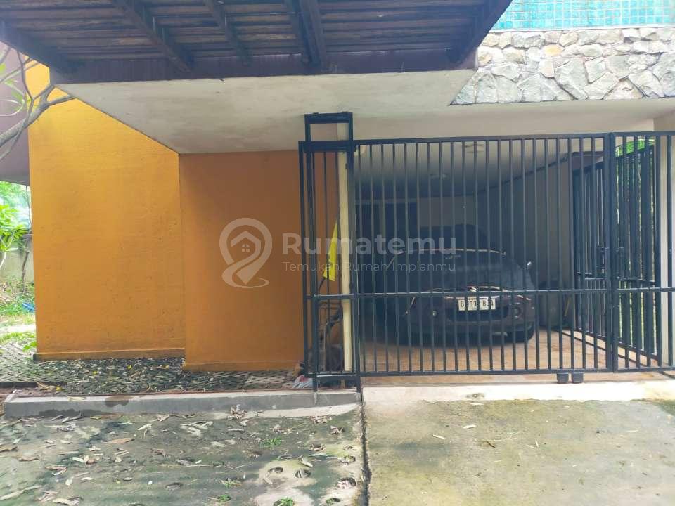 Dijual Town house B U dengan swimming pool lokasi strategis di Kemang