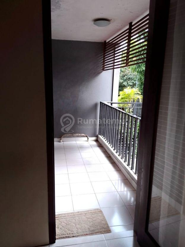 Rumah Nyaman 2 Lantai di Emerald Bintaro dengan Lokasi Strategis