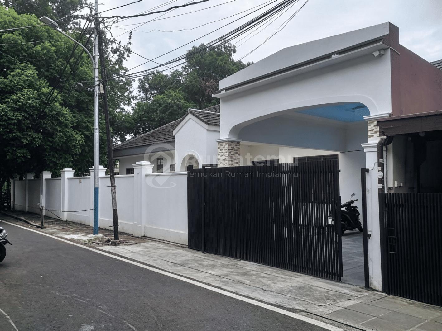 Sewa rumah minimalis di pinggir jalan di Cempaka Putih Timur, Jakarta Pusat