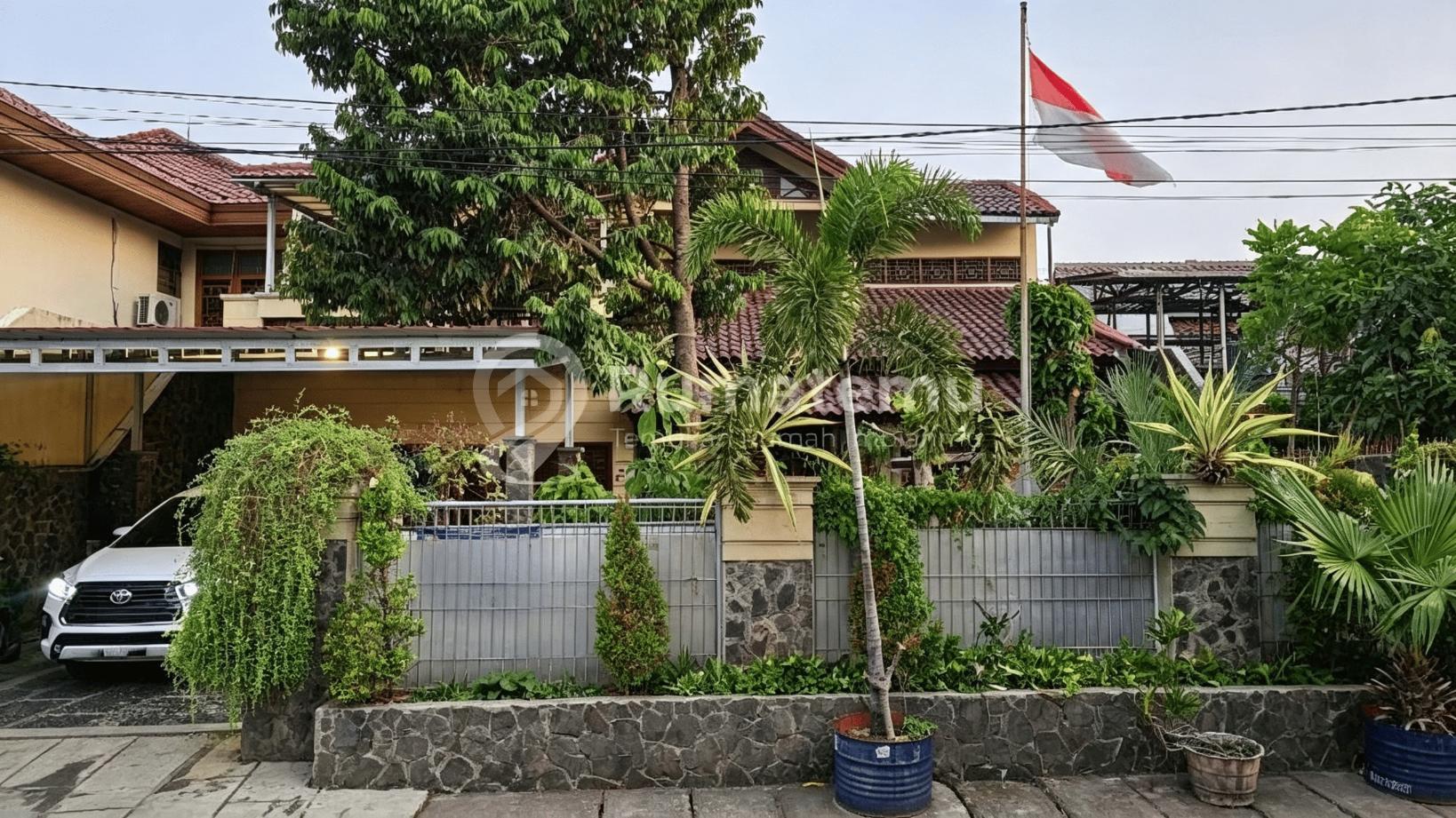 Dijual rumah Semi Furnished Seluruh pintu panel jendela kusen dll terbuat dari jati asli di Pejaten Barat, Pasar Minggu, Jakarta Selatan