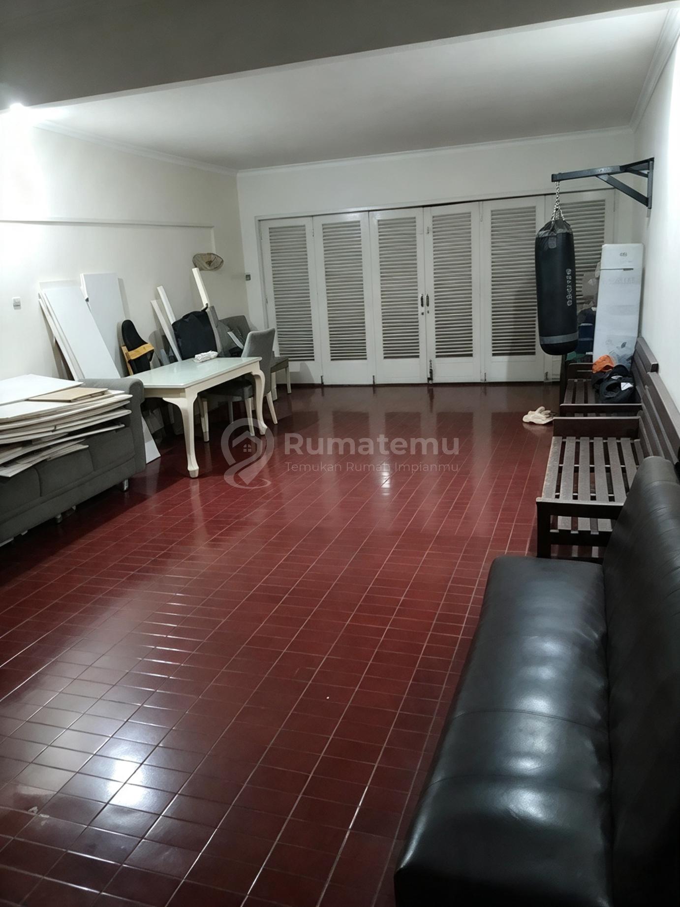 Rumah, 1 Lantai, SHM, Dekat Akses Transjakarta, Bebas Banjir