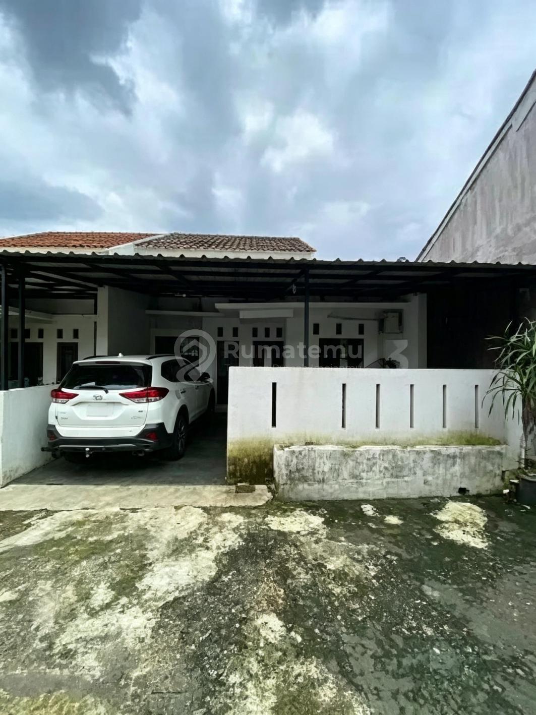 Rumah Pojok Dalam Cluster Muslim di Jalan Ratna Jatibening Bekasi