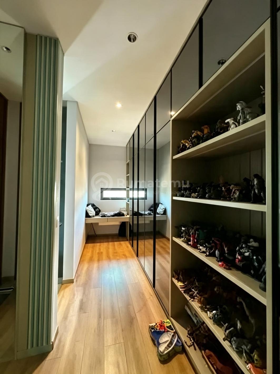 Rumah Premium di Lyndon Navapark Bsd - Swimming Pool, Lift, 5+1 Kt, Harga 22,5M Nego